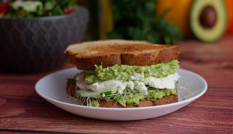 Por que preparar o próprio café da manhã muda o tom do seu dia inteiro