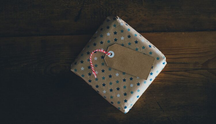 Como escolher um presente que realmente diga “eu pensei em você”